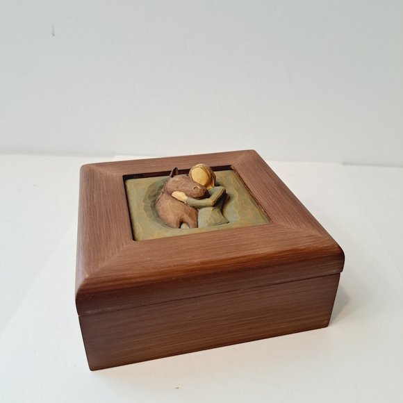 Willow Tree Quiet Strength, Sculpted Hand-Painted Memory Box - Picture 1 of 8